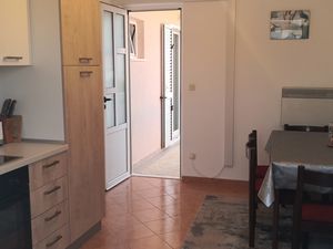 23539149-Ferienwohnung-2-Hvar-300x225-1