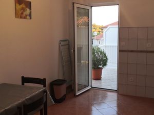 23539149-Ferienwohnung-2-Hvar-300x225-2