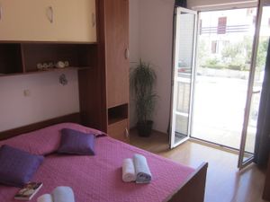 23539149-Ferienwohnung-2-Hvar-300x225-5