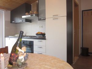 23539272-Ferienwohnung-3-Hvar-300x225-5