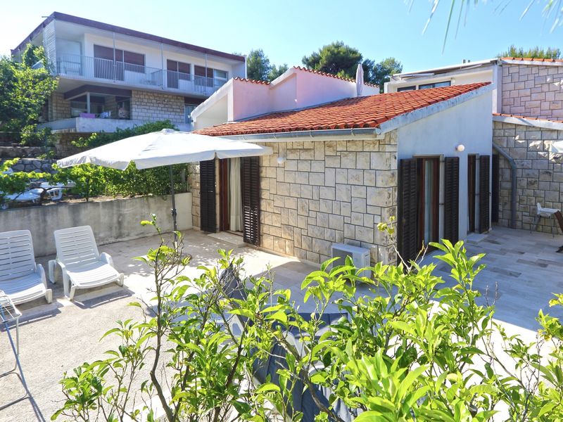 23927901-Ferienwohnung-6-Hvar-800x600-0