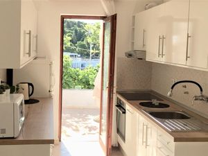 23927901-Ferienwohnung-6-Hvar-300x225-2