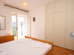 23925753-Ferienwohnung-3-Hvar-300x225-5