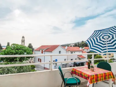 Ferienwohnung für 3 Personen (55 m²) in Hvar 1/10