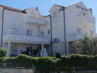 Ferienwohnung für 4 Personen (45 m²) in Hvar 1/10
