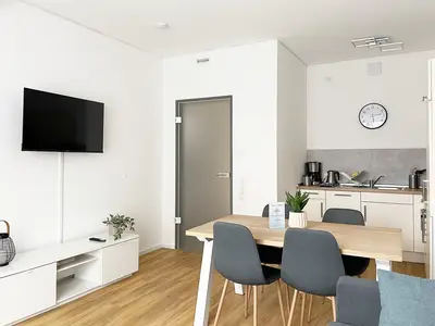 Essbereich mit Fernseher
