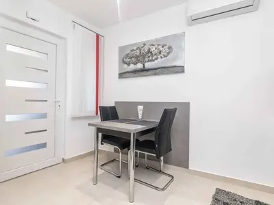 Ferienwohnung für 2 Personen (40 m²) in Ičići 8/10
