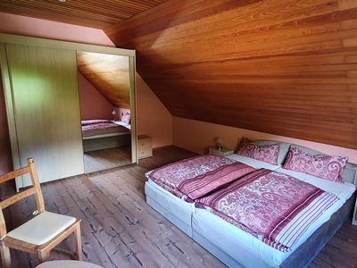 Schlafzimmer mit Doppelbett