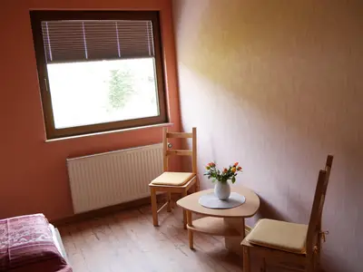 Schlafzimmer mit kleiner Sitzgruppe Schlafzimmer mit kleiner Sitzgruppe