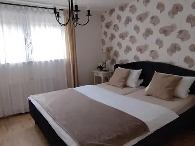 Schlafzimmer 1