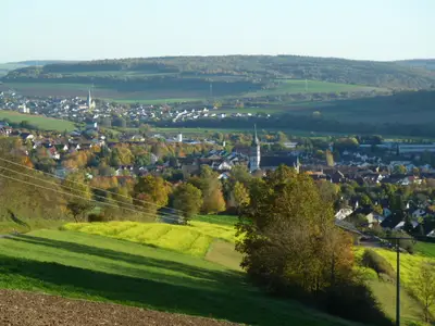 Der Ort Igersheim im Lieblichen Taubertal. Im Hintergrund der Ort Markelsheim.