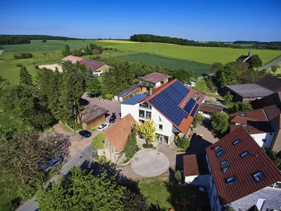 Der Urlaubsreiterhof aus der Vogelperspektive