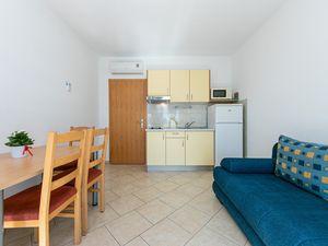 23570192-Ferienwohnung-5-Igrane-300x225-1