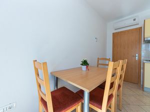 23570192-Ferienwohnung-5-Igrane-300x225-4