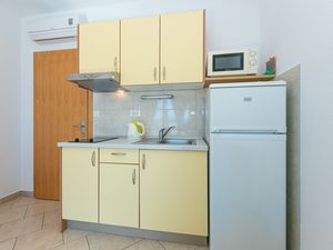 23570192-Ferienwohnung-5-Igrane-300x225-5