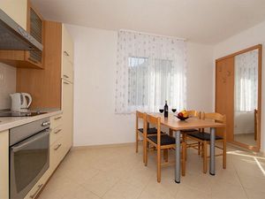 23932733-Ferienwohnung-5-Igrane-300x225-2