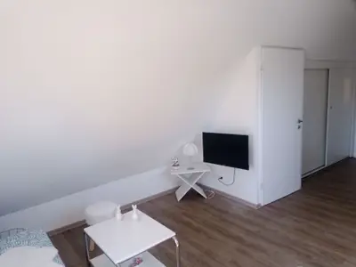Blick vom Sofa auf den Fernseher