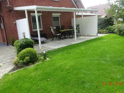 hintere Ansicht Terrasse überdacht