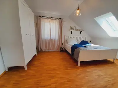 Schlafzimmer 1