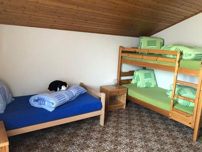 Kinderzimmer
Etagenbett und Einzelbett