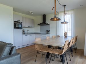 23987942-Ferienwohnung im Ferienpark-8--300x225-4