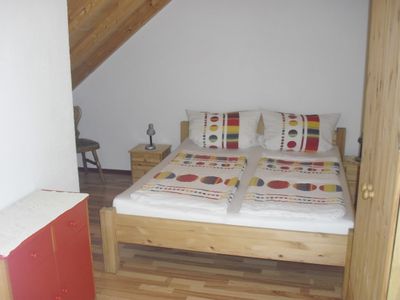 Schlafzimmer 1 mit Kinderbett