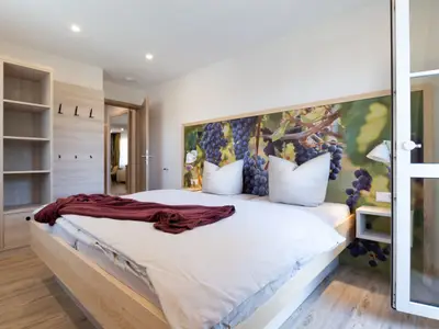 Schlafzimmer - direkt zum Balkon