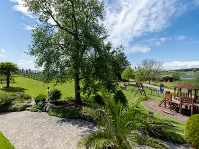 Richtung Weinberg und Garten