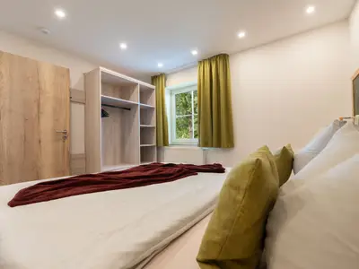 Schlafzimmer mit Blick ins Grüne