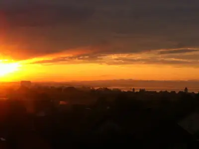 Sonnenaufgang, Ausblick von Terrasse und Balkon