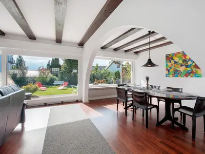 Photo, INSIDE, OUTSIDE