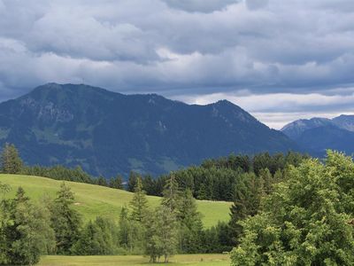 Die Aussicht zum Grünten mit "Gewitterstimmung"