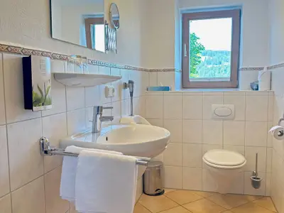 Badezimmer mit Dusche