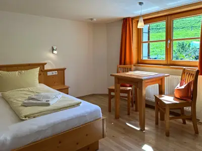 Doppelzimmer mit Blick zum Berg