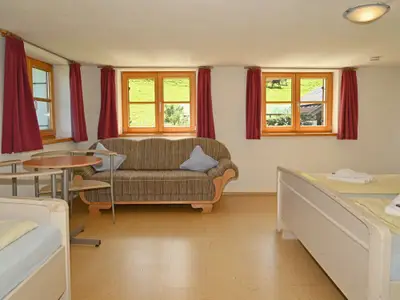 Schlafzimmer mit drei Betten