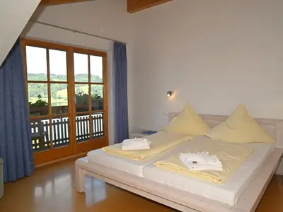 Schlafzimmer mit Balkon