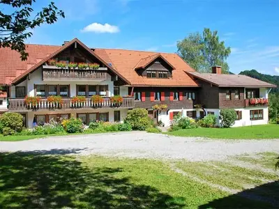 Haus mit Parkplatz