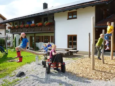 Spielplatz-und-Spielgeräte