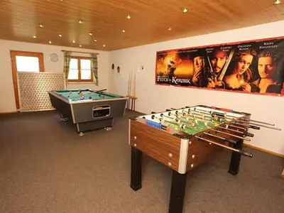 Spielraum mit Billard und Kicker
