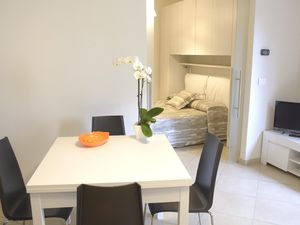 23095199-Ferienwohnung-4-Imperia-300x225-2