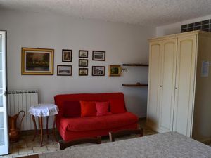 23044605-Ferienwohnung-4-Imperia-300x225-3