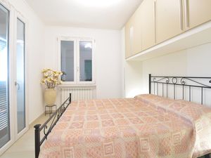 23765244-Ferienwohnung-4-Imperia-300x225-4