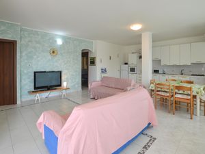 24005429-Ferienwohnung-6-Imperia-300x225-2