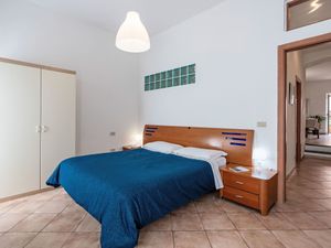 23867049-Ferienwohnung-5-Imperia-300x225-3