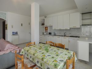 24005429-Ferienwohnung-6-Imperia-300x225-3