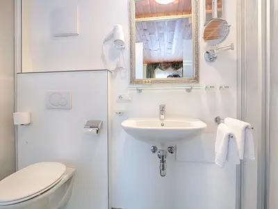 Zimmer 1 Kategorie Arlberg Landhaus Walch Sanitaer