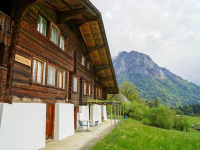 typisches Haslital Chalet mit freier Sicht auf die Berge