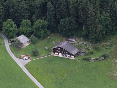 ruhige Umgebung mit angrenzendem Wald