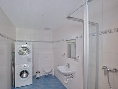CityChalet Alpenrose Badezimmer mit Waschturm