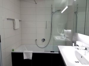 23909194-Ferienwohnung-2-Interlaken-300x225-5